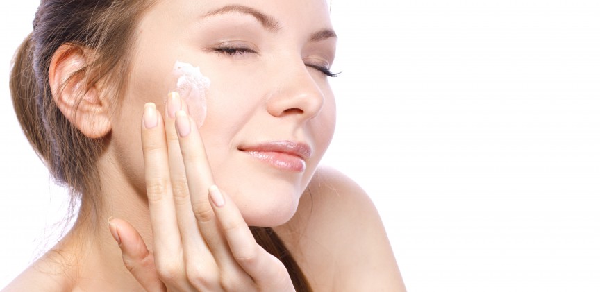applying cream for face blogimage