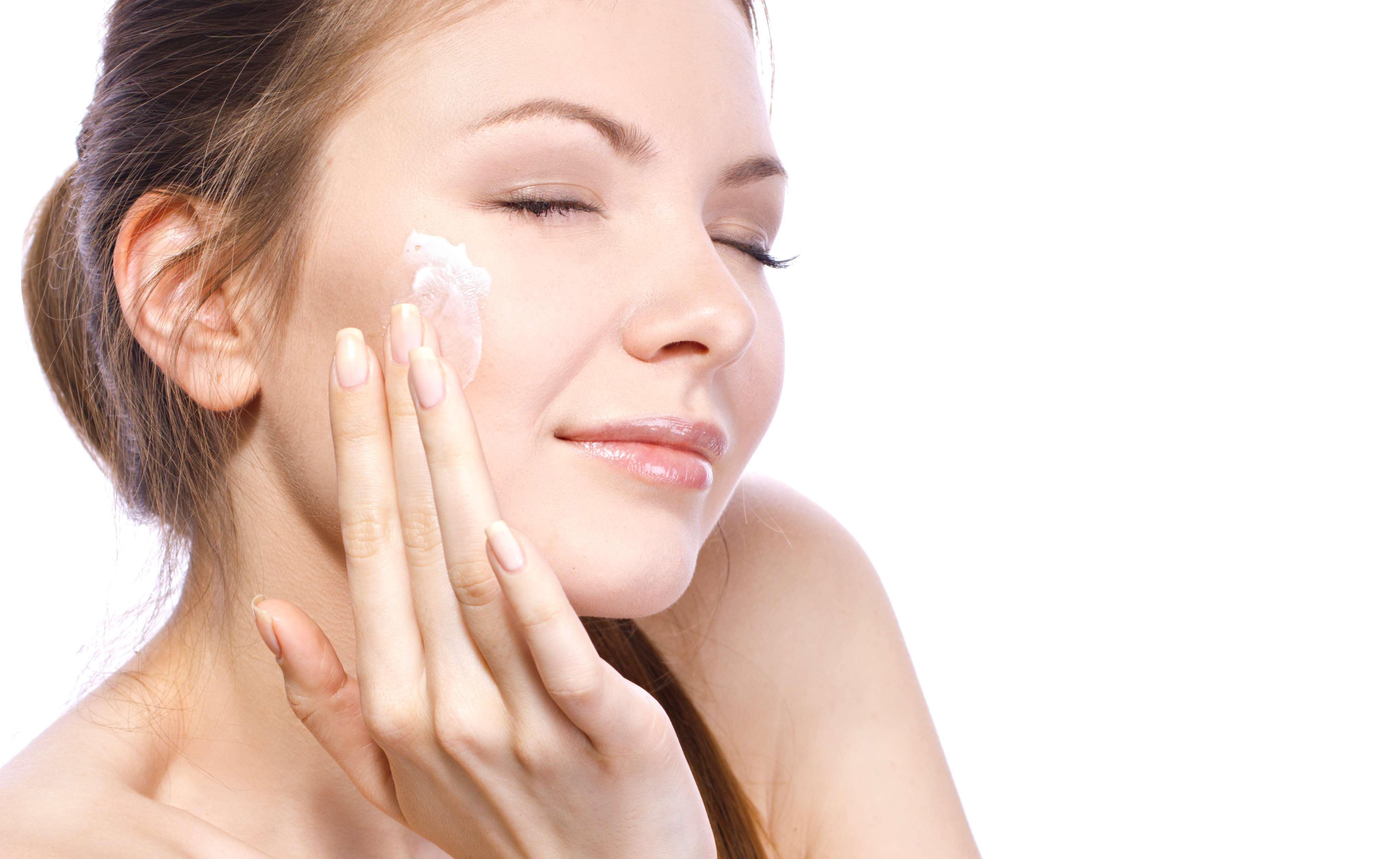 applying cream for face blogimage